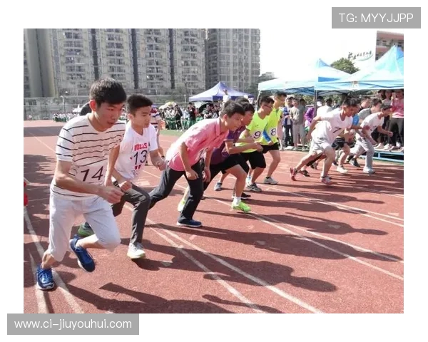 李小萌积极参与校园足球活动展现团队精神与运动风采